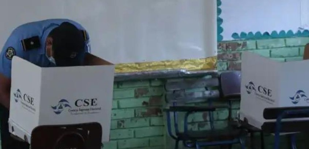 hombre vota en elecciones presidenciales nicaragua