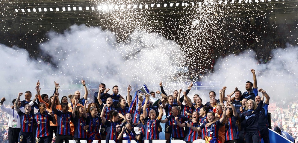 jugadores barcelona celebran liga de campeones