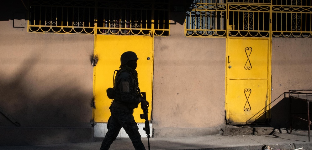 integrantes policia vigilan calles haiti