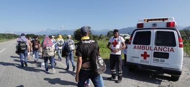 ambulancia auxiliaba migrantes accidentados