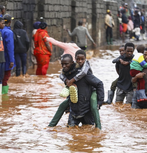 damnificados kenia reciben ayuda residentes