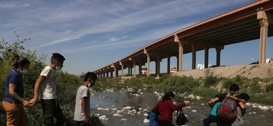 migrantes cruzan rio bravo