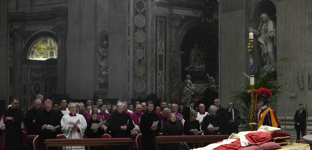 vela del papa emerito benedicto xvi