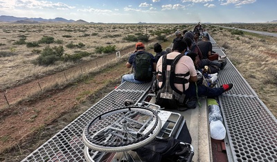 grupo migrantes viajan tres mexico