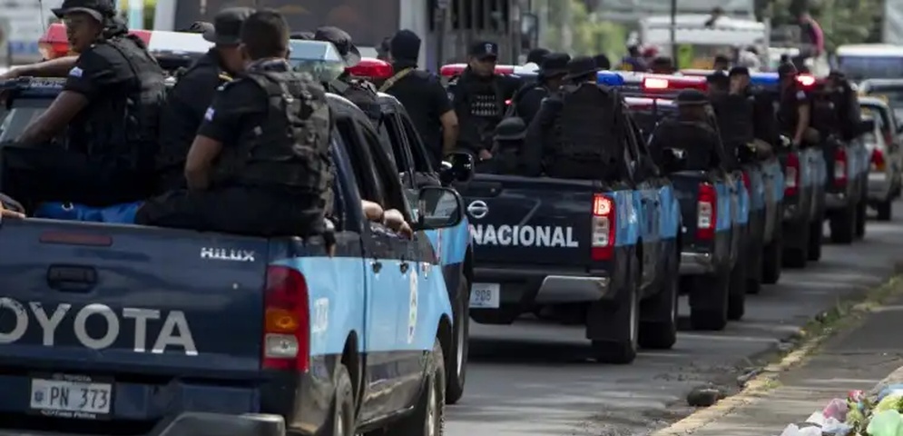 policías en las calles de Managua