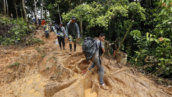 migrantes cruzan selva darien rumbo eeuu