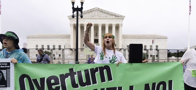 Activistas en favor del aborto protestas afura del Tribunal Supremo de EE.UU