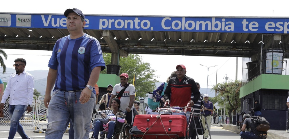migrantes cruzan frontera colombia venezuela