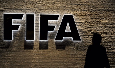 Logo de la FIFA en su sede de Zúrich.