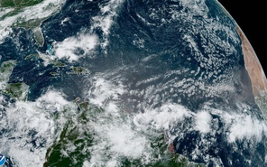 Foto satelite de onda tropical