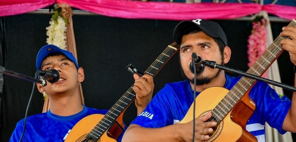 jovenes cantantes nicaraguenses emigran guatemala