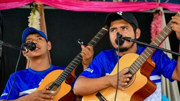 jovenes cantantes nicaraguenses emigran guatemala