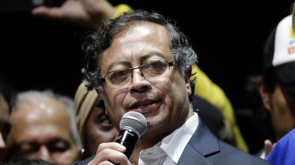 gustavo petro ausencia maduro investidura