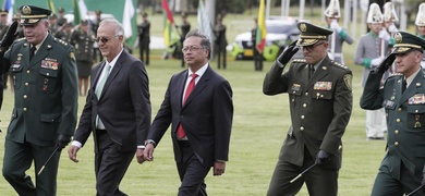 gustavo petro presidente colombia nuevo director policia nacional
