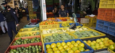 Comerciantes trabajan en la venta nicaragua