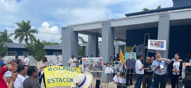 Nicaragüenses en Miami solidarios con iglesia católica.