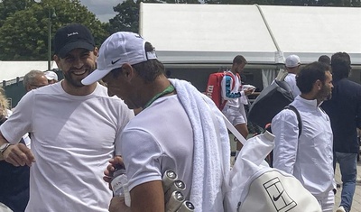 rafael nadal conversa con gerard pique entrenamiento