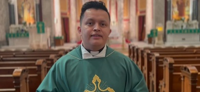 sacerdote exiliado