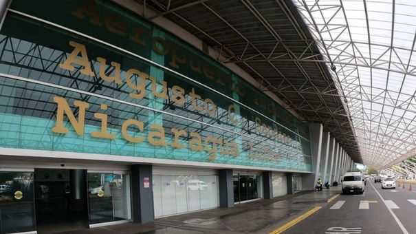 entrada principal aeropuerto de managua