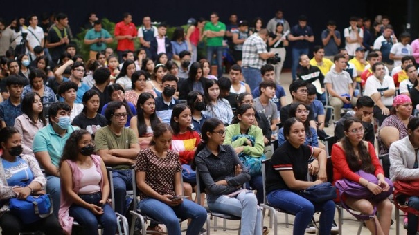 becas estudiantes universitarios nicaragua