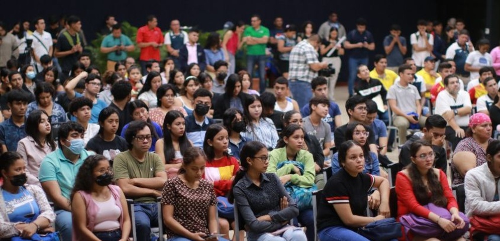 becas estudiantes universitarios nicaragua