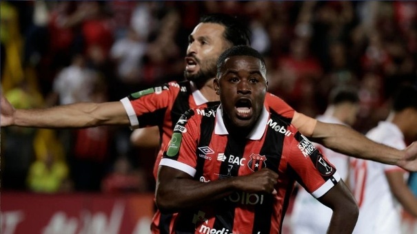 alajuelense celebra corona concacaf