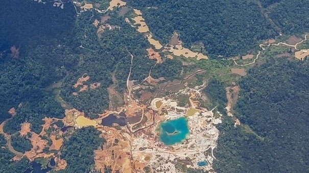 sitio minero en la selva amazónica guyana