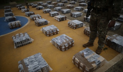 autoridades panama decomisan paquetes droga