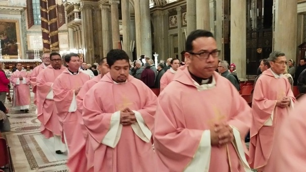 sacerdotes desterrados nicaraguenses