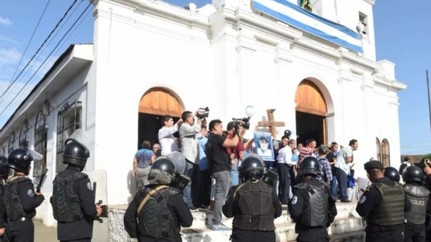 asedio a iglesia en nicaragua