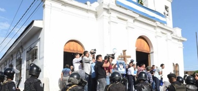 asedio a iglesia en nicaragua
