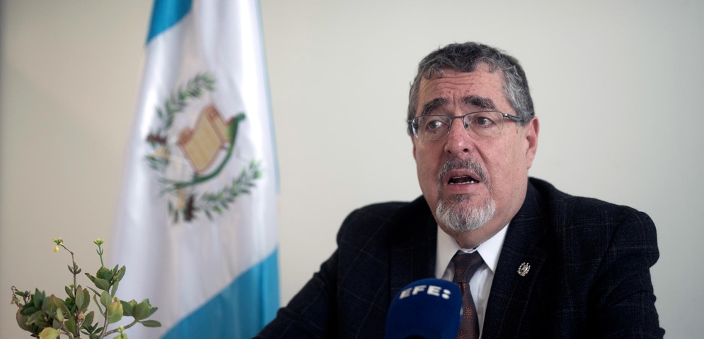 presidente guatemala microfono escondido