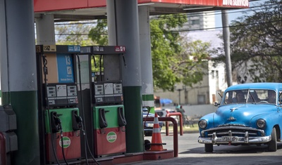 cuba aplaza aumento precio gasolina
