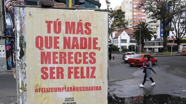 mensajes carteles cumpleanos shakira colombia