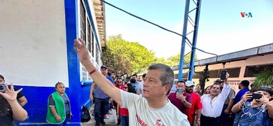 manuel fores emite su voto el salvador