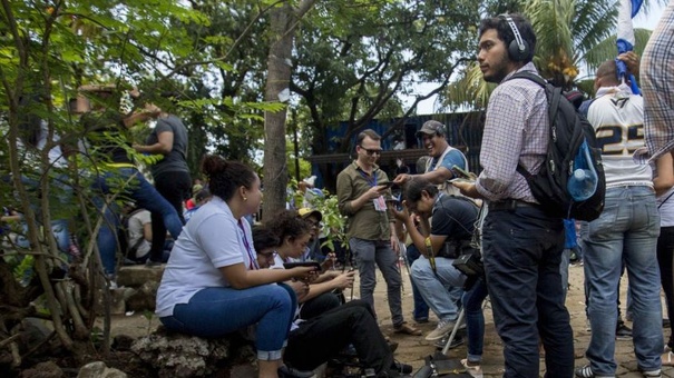 periodistas nicaraguenses en cobertura dialogo