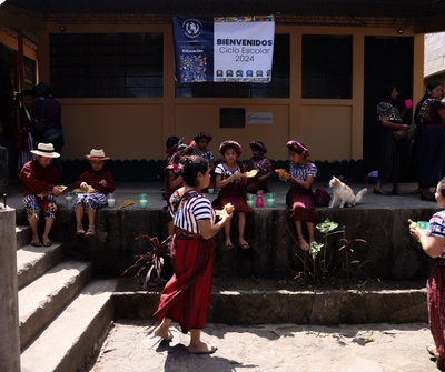 Guatemala inicia clases con miles de escuelas sin agua y retos contra la corrupción