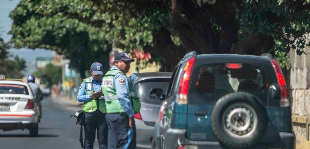 policia sobornan a conductores managua