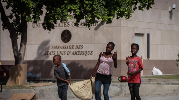 colaboradores de embajada de eeuu en haiti retirados