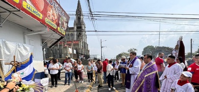 sacerdotes nicaraguenses en costa rica realizan viacrucis