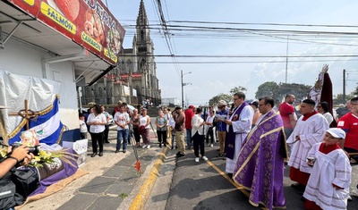 sacerdotes nicaraguenses en costa rica realizan viacrucis