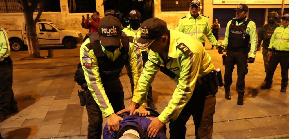 policia ecuador ingresa embajada mexico detienen jorge glass