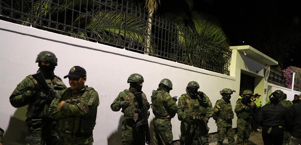 policia ecuador intenta detener glas embajada mexico