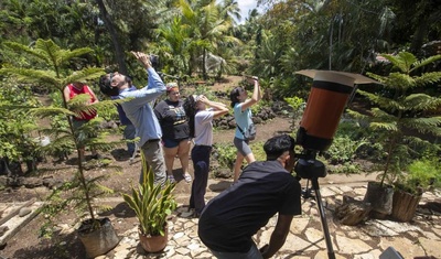 nicaraguenses observan eclipse solar parcial