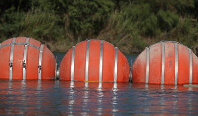 boyas colocadas en rio grande