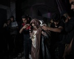 mujer rescata escombro bombardeo gaza