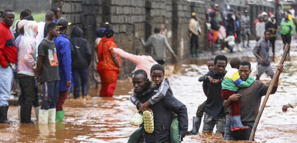 damnificados kenia reciben ayuda residentes