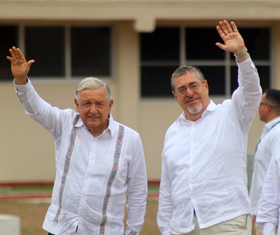 Los presidentes López Obrador y Arévalo reunidos en la frontera común