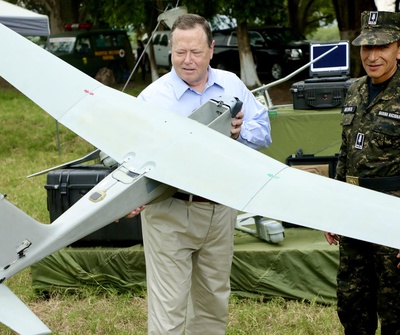 Estados Unidos dona drones a El Salvador para vigilar los "cruces ilegales" de migrantes