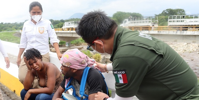 inm migrantes abandonados tractocamion embarcacion mexico